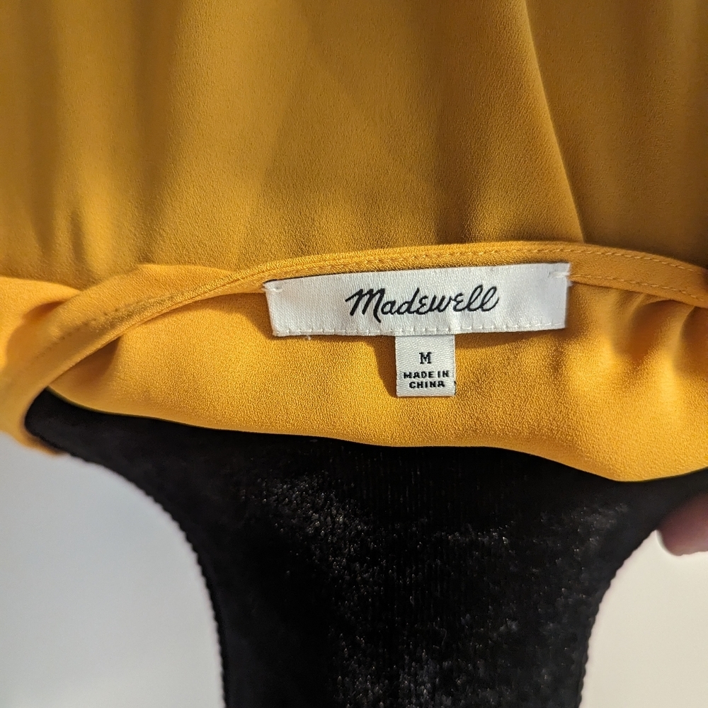 Madewell Lightweight Minimalist novel tie front top - Picture 2 of 10